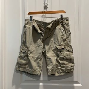 Men’s Levi’s khaki cargo shorts
